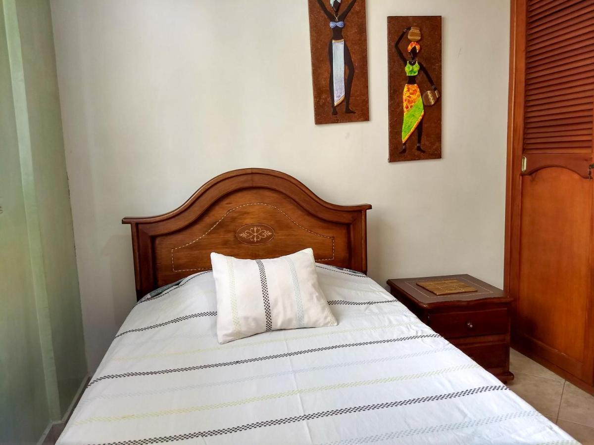 Apartamento Bueno, Bonito, Barato y cerca a El Poblado Medellín Exterior foto