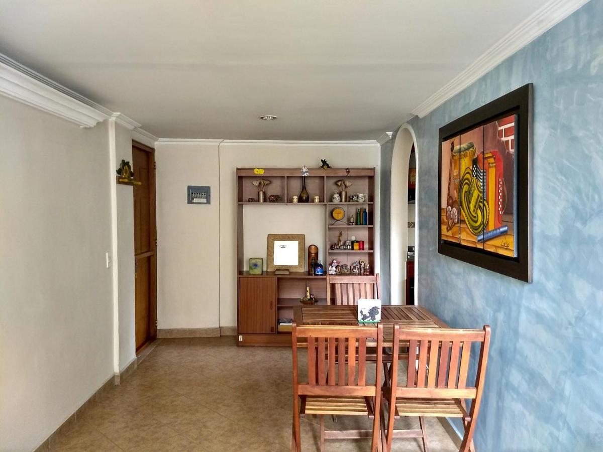 Apartamento Bueno, Bonito, Barato y cerca a El Poblado Medellín Exterior foto