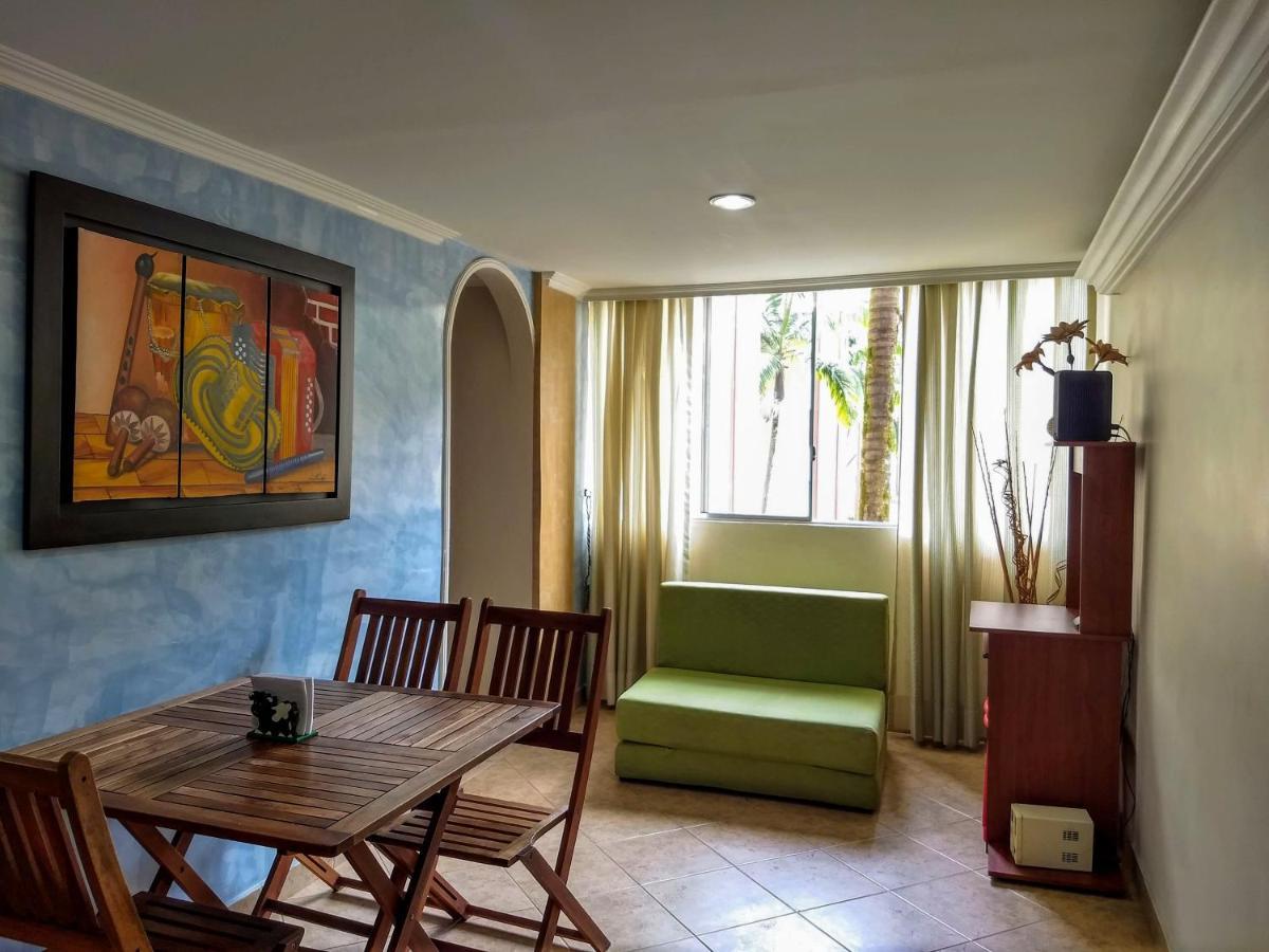 Apartamento Bueno, Bonito, Barato y cerca a El Poblado Medellín Exterior foto